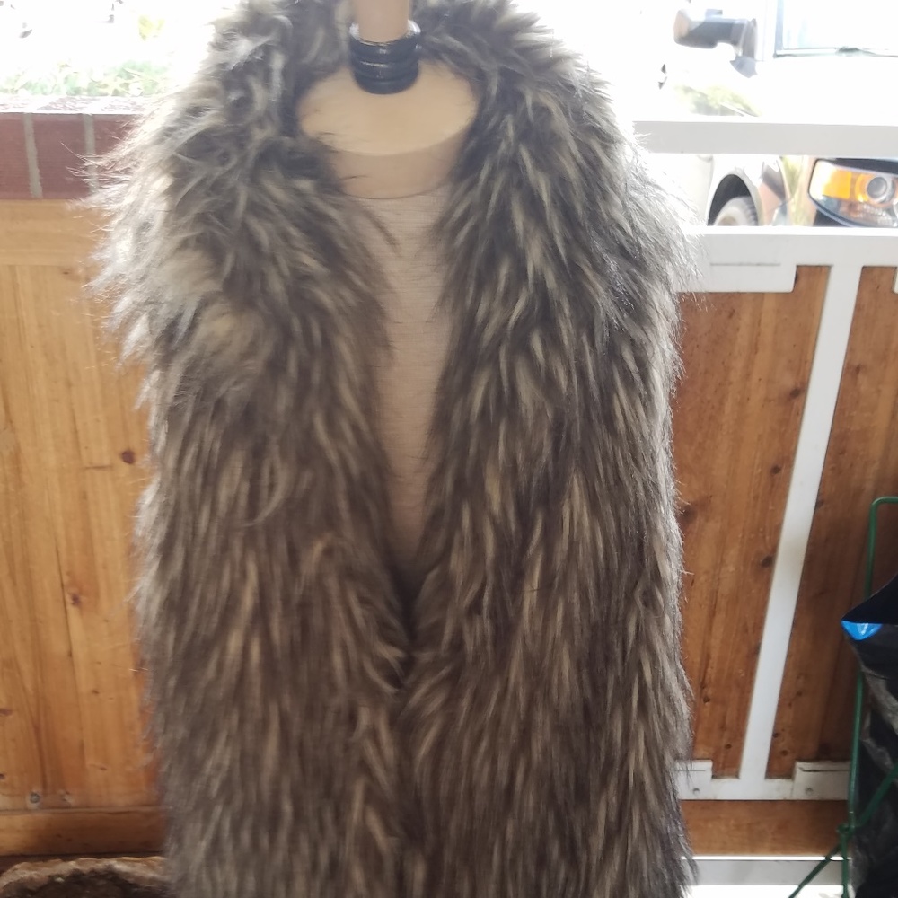 Steve Madden faux fur vest - Picture 2 of 3
